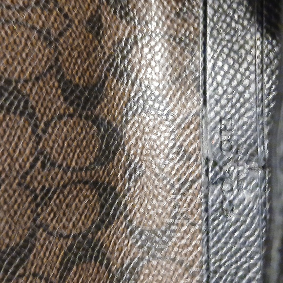 Women's Coach Wallet - Picture 2 of 4